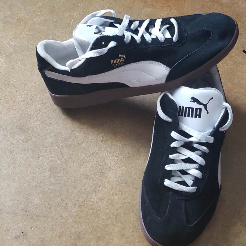 Puma Liga soccer shoes size 9 black suede